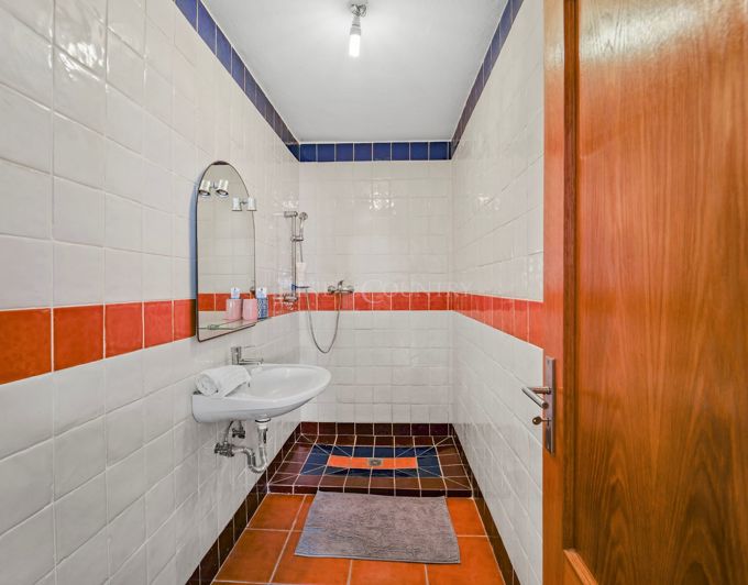 Image No.25-5 Bed Townhouse for sale