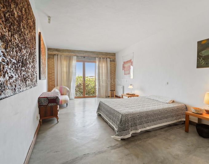 Image No.20-3 Bed Property for sale