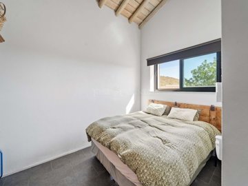 2104-360879-b952a8cbdbc2fd66601ce91bb265b9cce