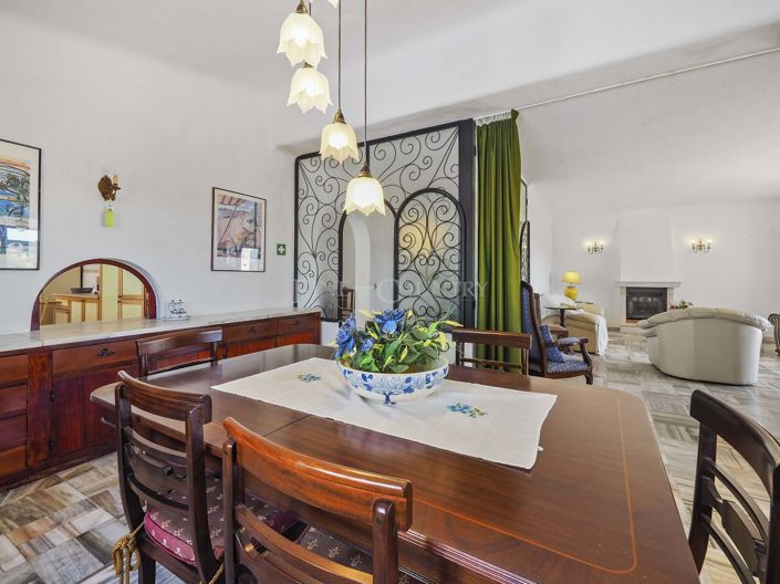 Image No.13-4 Bed Property for sale