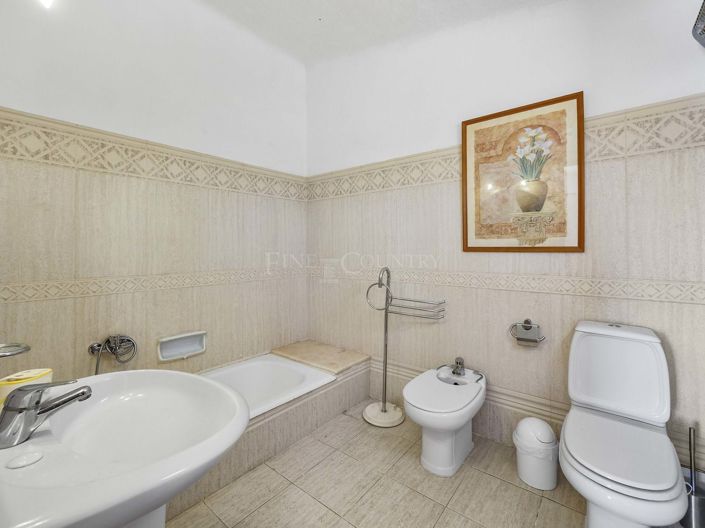 Image No.29-4 Bed Property for sale