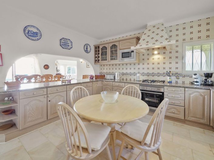 Image No.12-4 Bed Property for sale