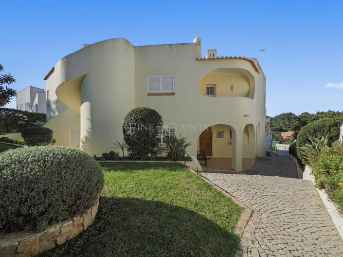 Image No.17-4 Bed Property for sale