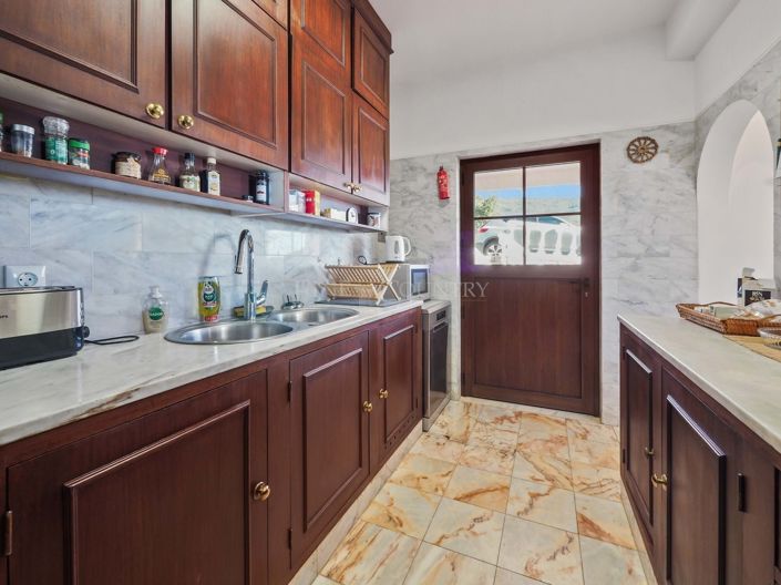 Image No.15-2 Bed Property for sale