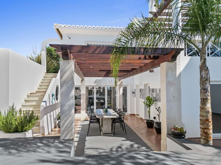 Image No.11-7 Bed Property for sale