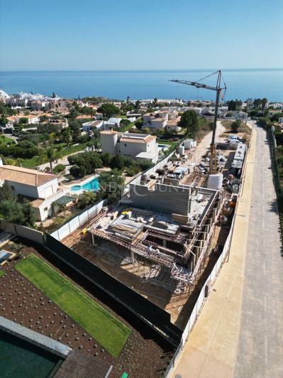 Image No.12-3 Bed Property for sale