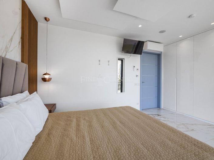 Image No.29-5 Bed Property for sale