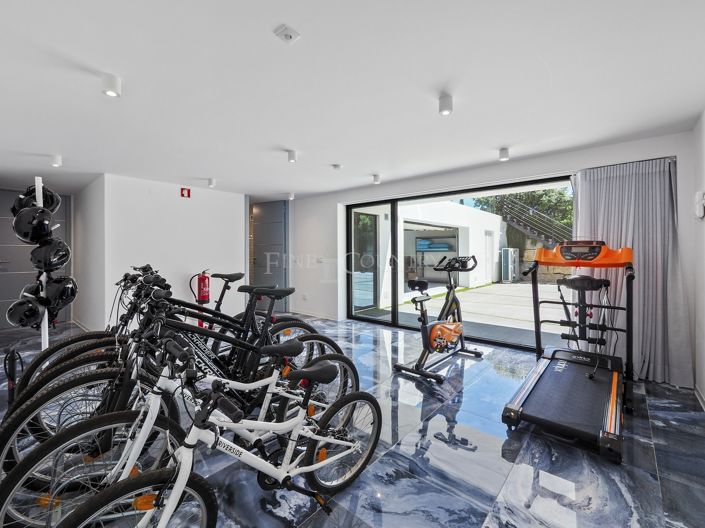 Image No.52-5 Bed Property for sale