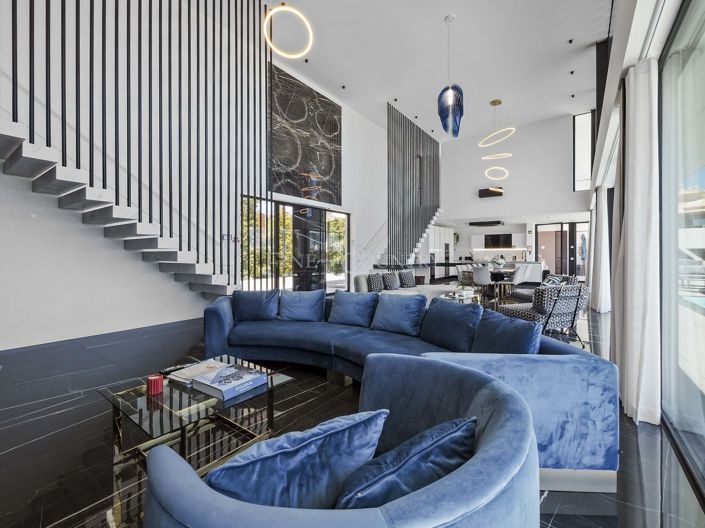 Image No.7-5 Bed Property for sale