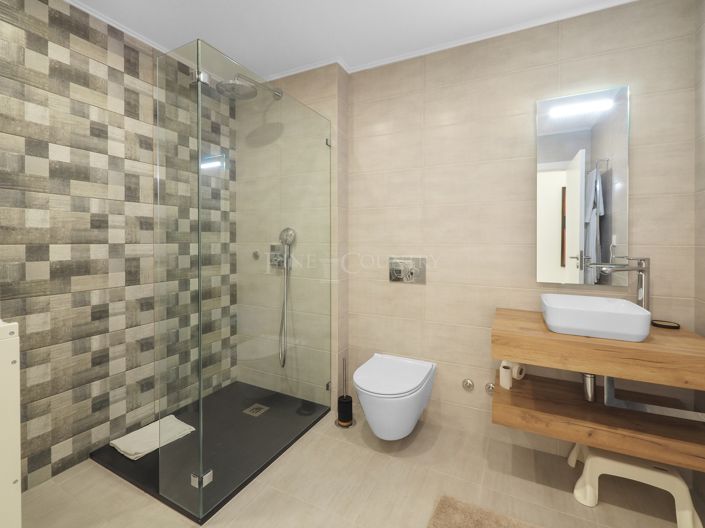 Image No.16-2 Bed Townhouse for sale