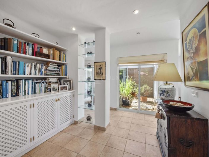 Image No.3-4 Bed Villa for sale