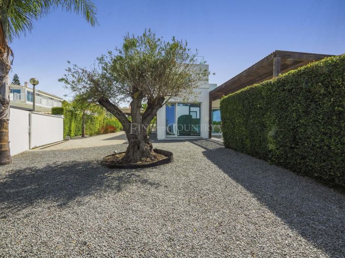 Image No.50-3 Bed Property for sale