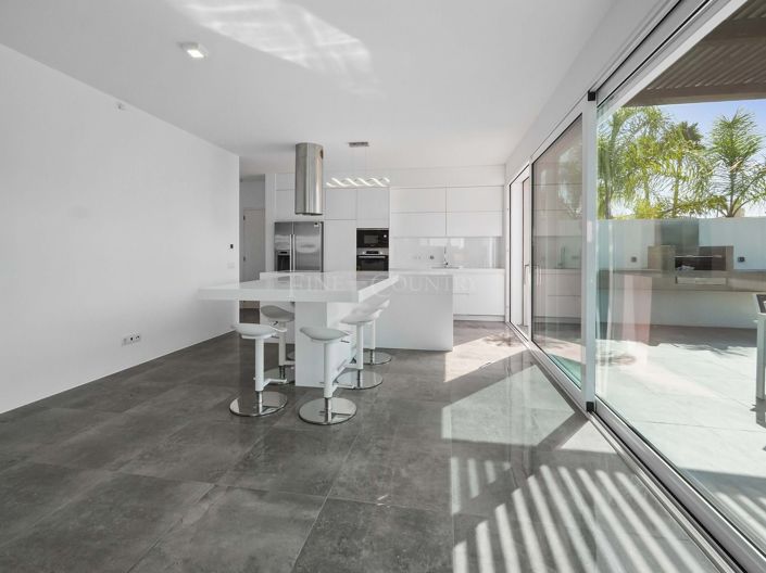 Image No.6-3 Bed Property for sale