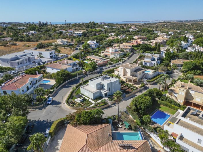 Image No.2-Propriété de 4 chambres à vendre à Portimao