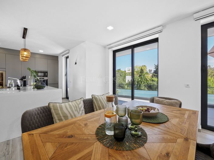 Image No.10-4 Bed Property for sale