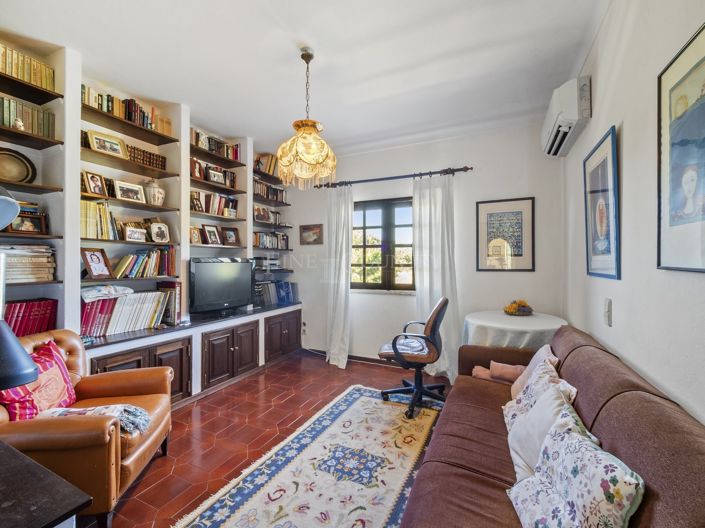 Image No.22-5 Bed Property for sale