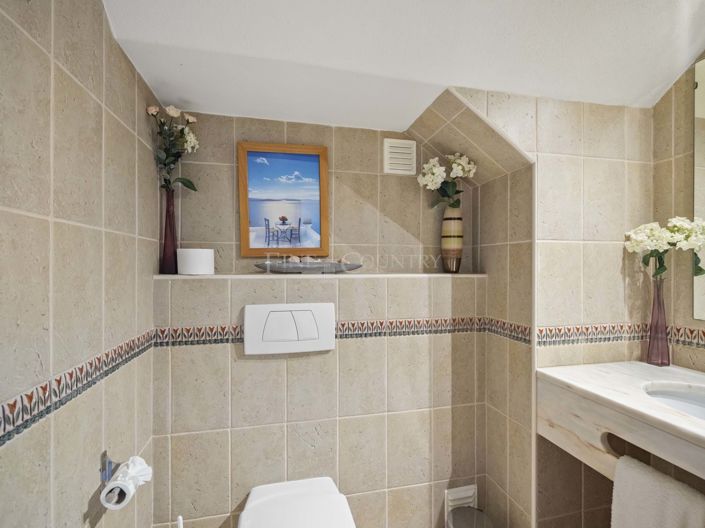 Image No.15-4 Bed Property for sale