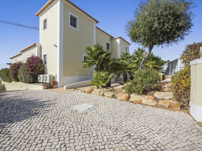 Image No.30-4 Bed Property for sale