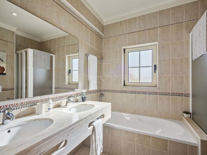 Image No.9-4 Bed Property for sale