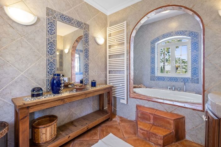 Image No.33-6 Bed Property for sale