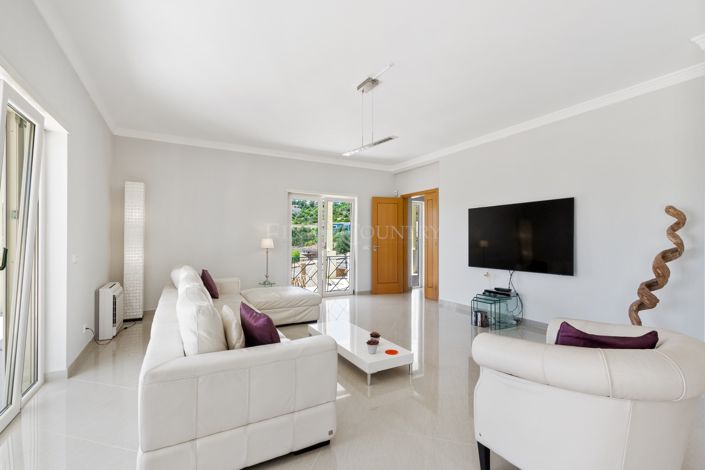 Image No.2-4 Bed Property for sale