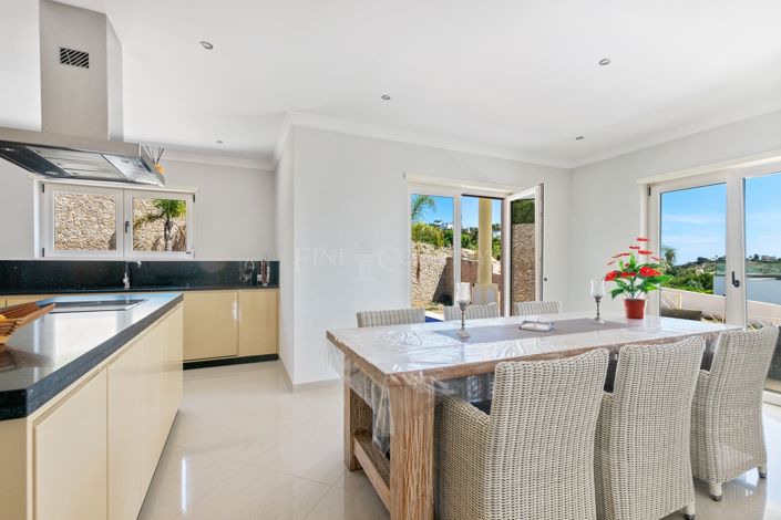 Image No.7-4 Bed Property for sale