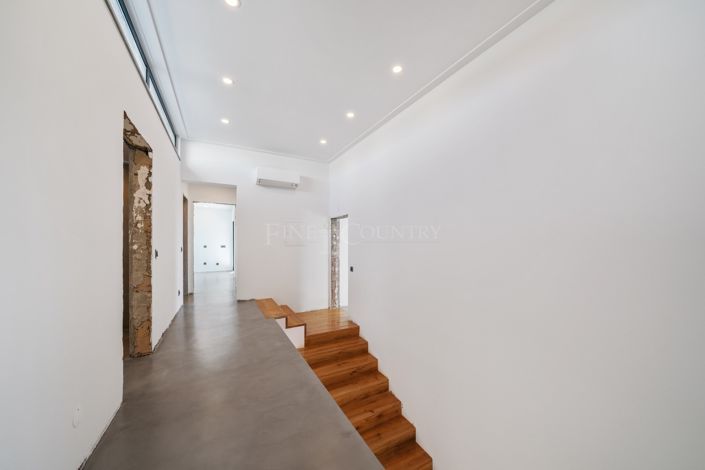 Image No.29-6 Bed Property for sale