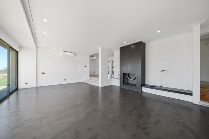 Image No.8-6 Bed Property for sale