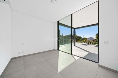 2104-352828-b952a8cbdbc2fd66601ce91bb265b9cce