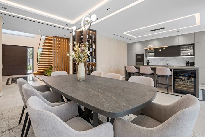 Image No.9-4 Bed Property for sale