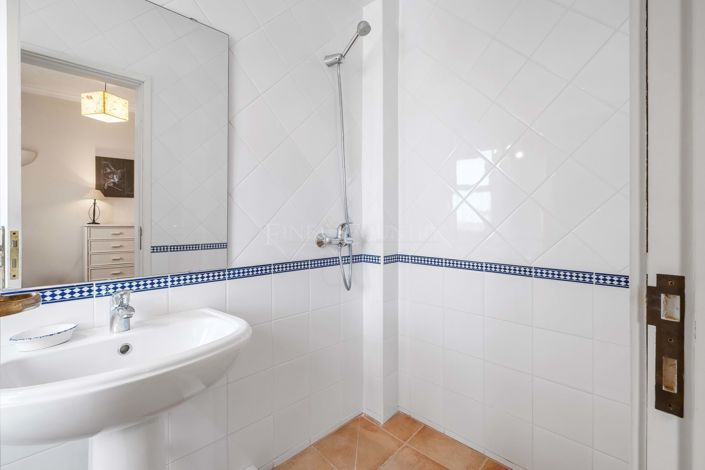 Image No.36-5 Bed Villa for sale