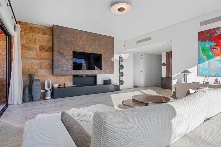 Image No.24-4 Bed Property for sale