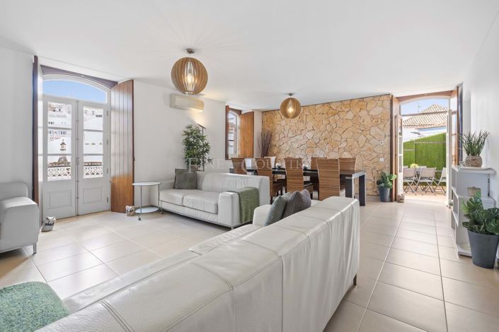 Image No.2-6 Bed Townhouse for sale