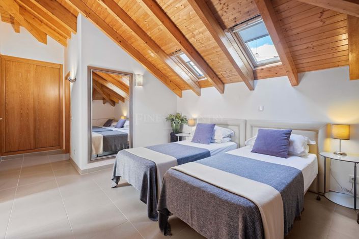 Image No.24-6 Bed Townhouse for sale