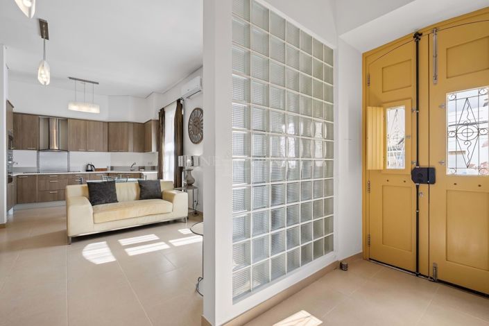 Image No.27-6 Bed Townhouse for sale