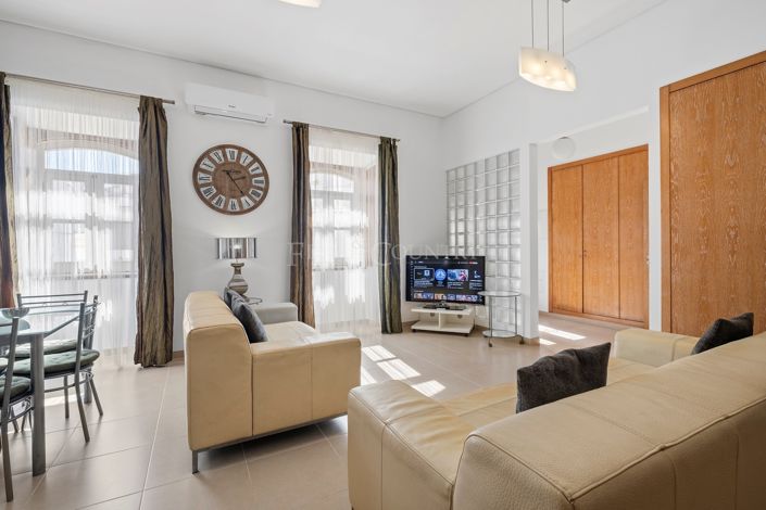 Image No.33-6 Bed Townhouse for sale