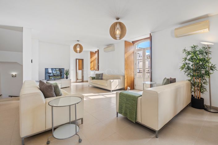 Image No.42-6 Bed Townhouse for sale