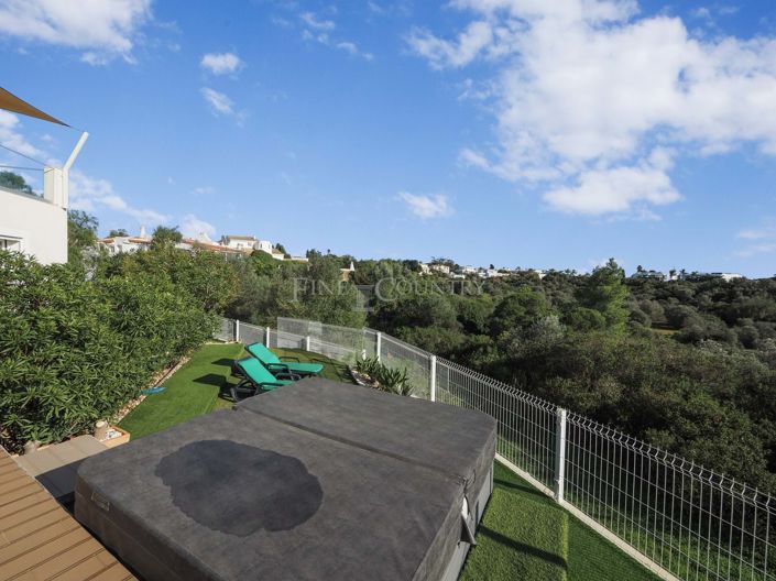 Image No.40-4 Bed Property for sale