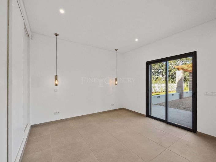 Image No.14-4 Bed Property for sale