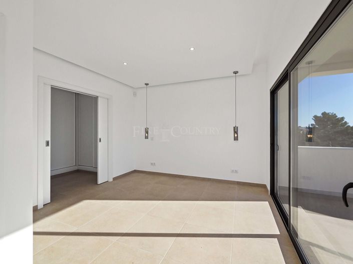 Image No.9-4 Bed Property for sale