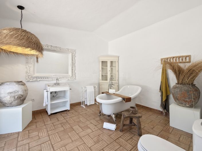 Image No.34-4 Bed Property for sale