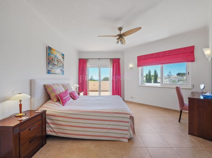 Image No.27-4 Bed Property for sale