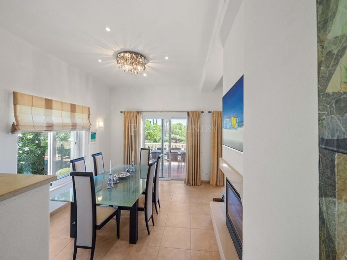 Image No.41-4 Bed Property for sale