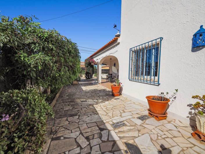 Image No.31-5 Bed Property for sale