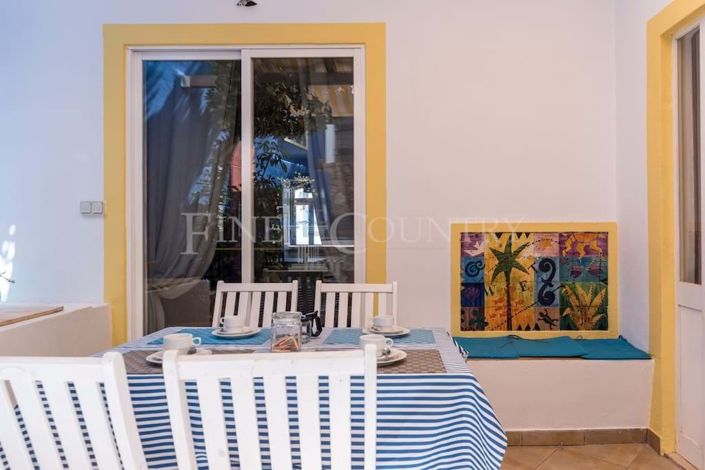 Image No.16-2 Bed Townhouse for sale