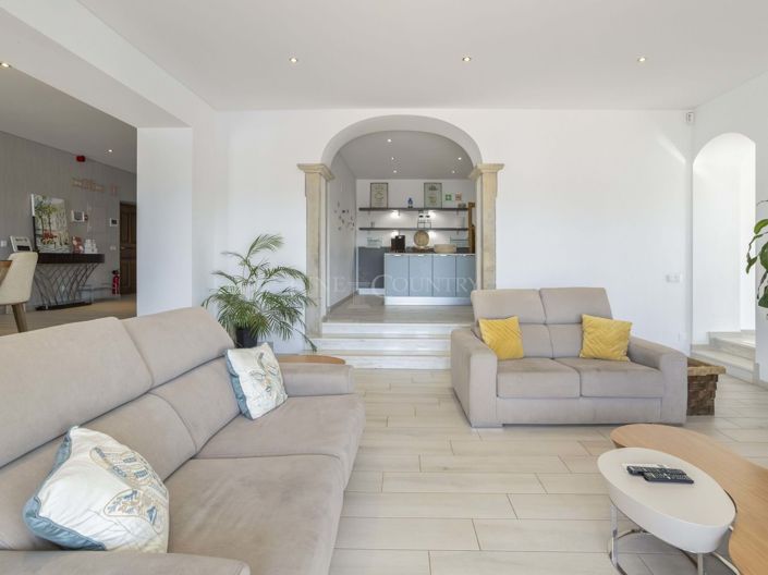 Image No.9-6 Bed Villa for sale