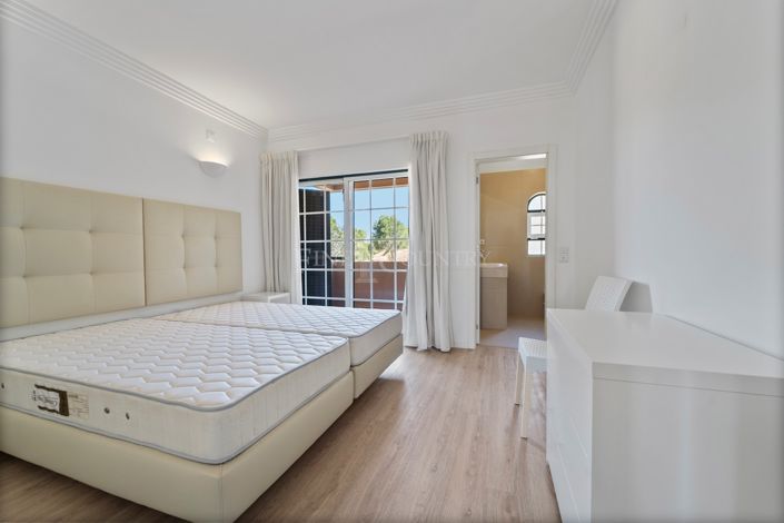 Image No.13-2 Bed Townhouse for sale