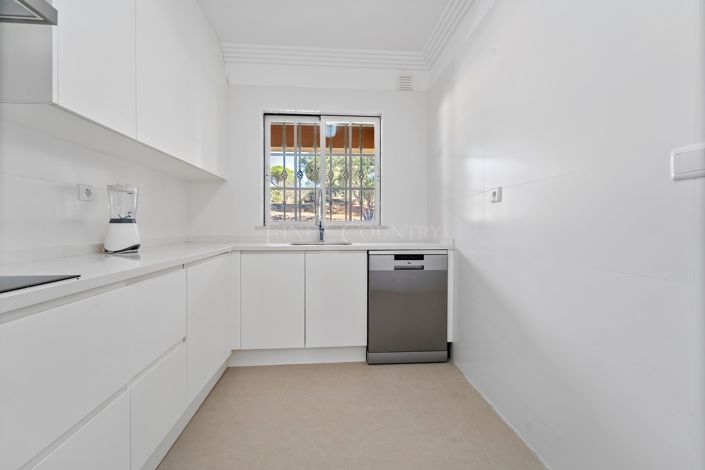 Image No.33-2 Bed Townhouse for sale