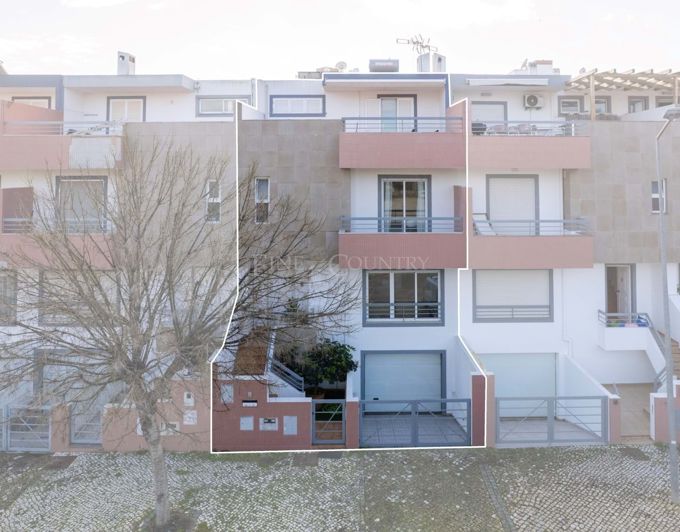 Image No.28-3 Bed Townhouse for sale