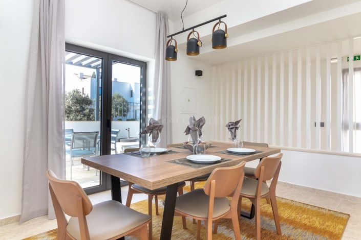 Image No.3-3 Bed Property for sale